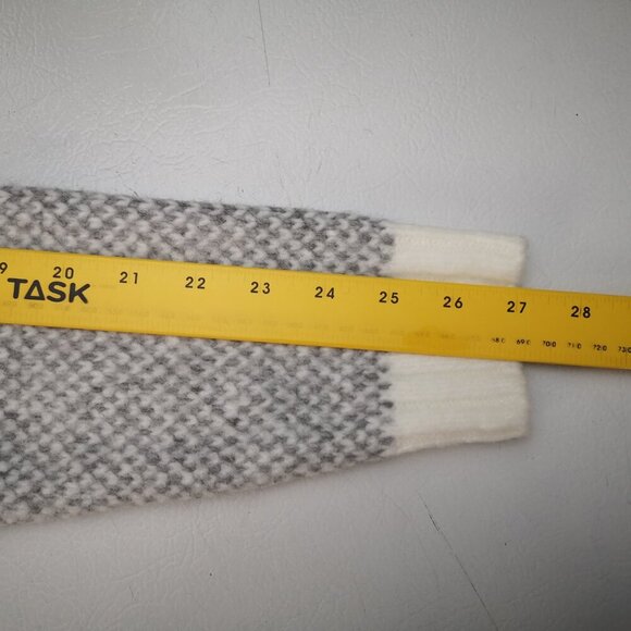 NWOT Wind River Ladies Size Medium Grey & White Straight Fit Sweater - Picture 8 of 9